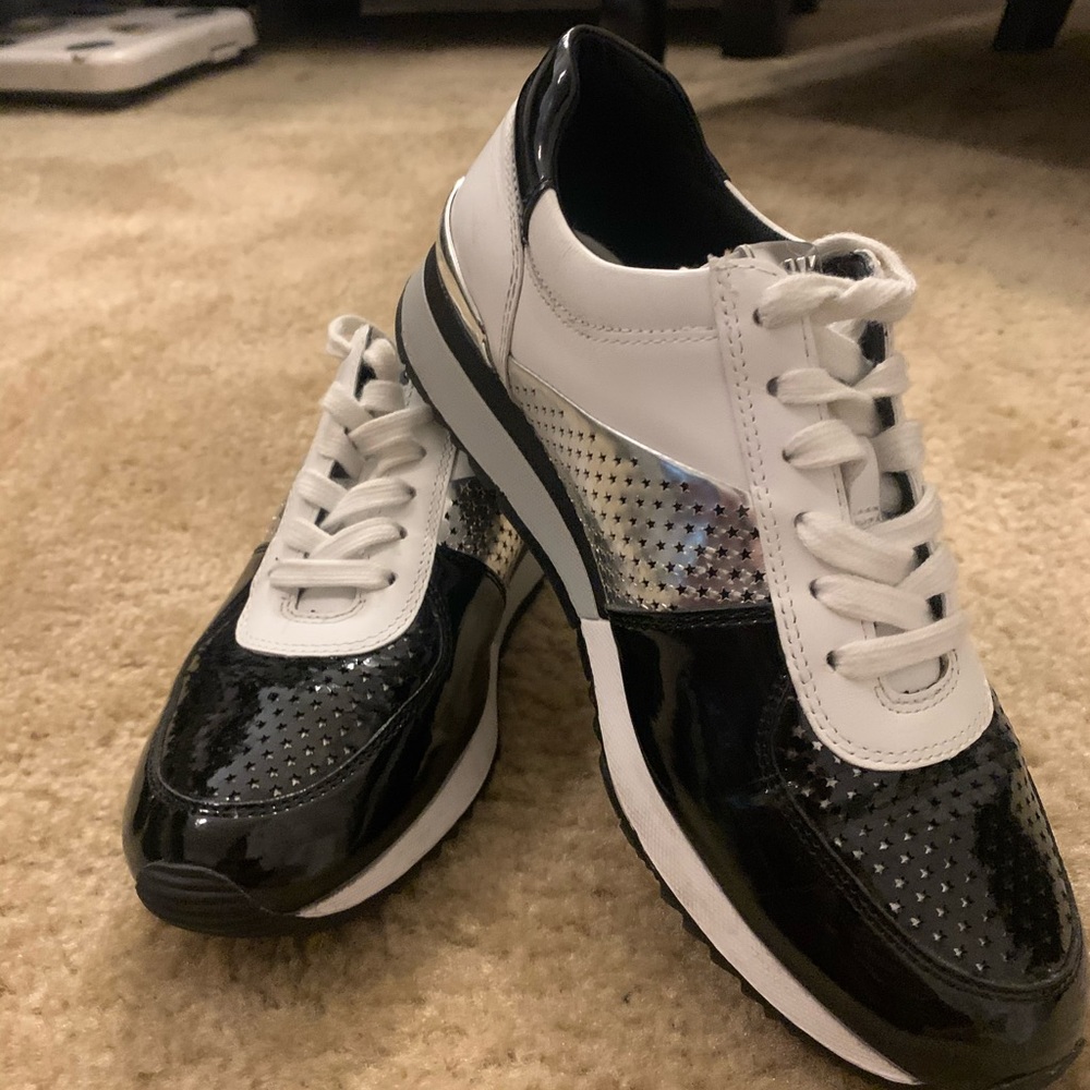 MK fabulous fashion sneakers Size 7